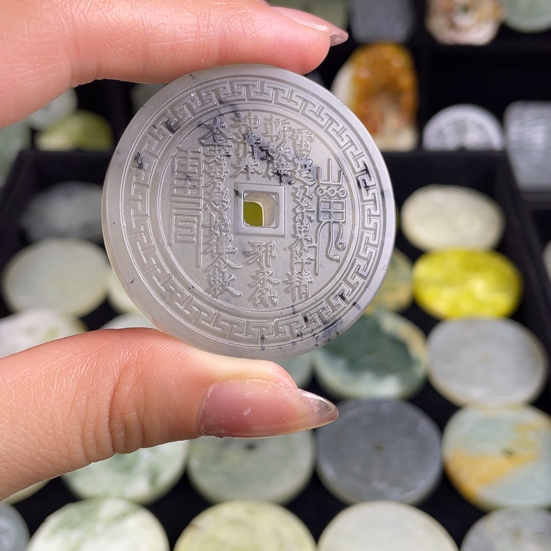 岫玉未镶嵌颈饰吊坠