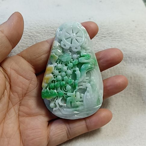 翡翠颈饰未镶嵌小*
