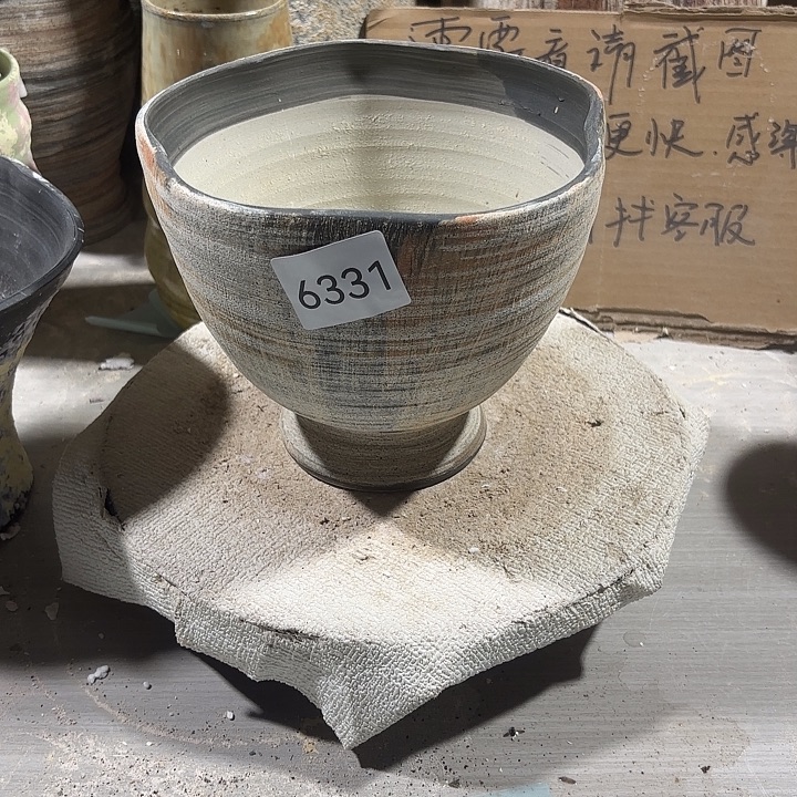 摆件陶高15，口16.5，有孔，6331