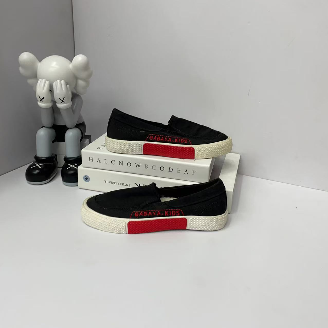 9102芭芭鸭儿童休闲板鞋男童女童防滑减震