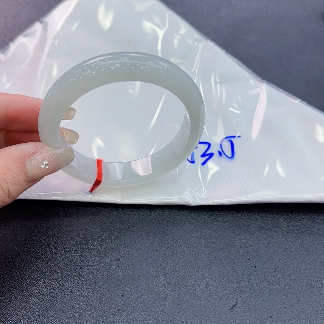 翡翠手镯未镶嵌手镯