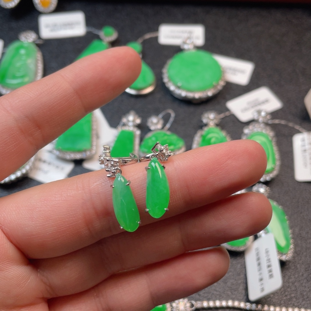 翡翠吊坠(不含链)银S925镶嵌大**徒