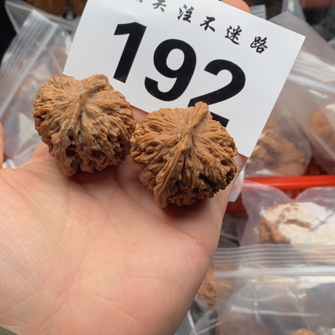 文玩核桃吊坠40楼子