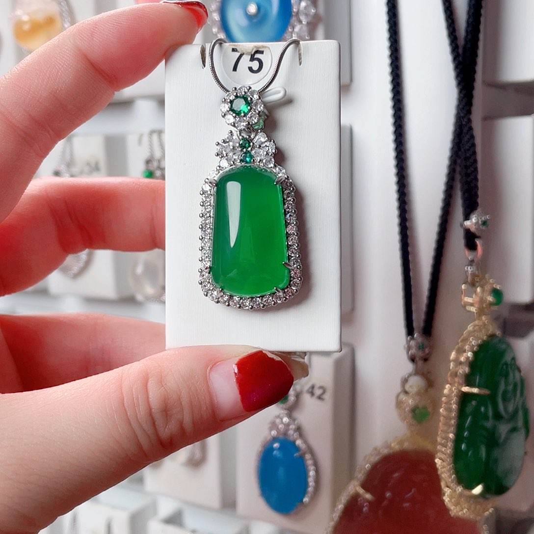 玛瑙/玉髓吊坠(赠链)未镶嵌