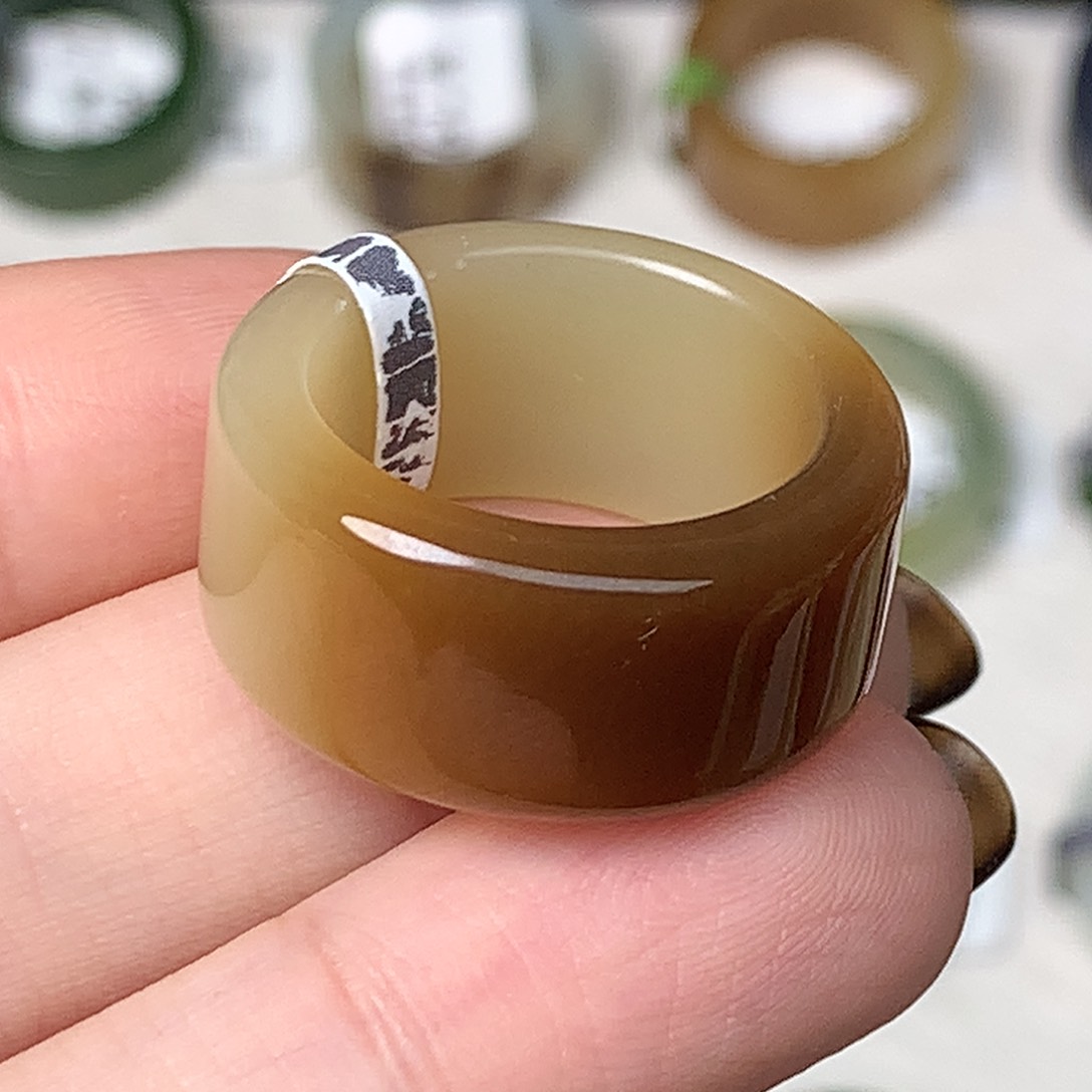 未镶嵌戒指和田玉