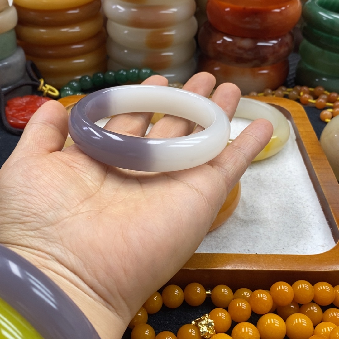 村***姐石英岩玉未镶嵌手镯（圆镯）