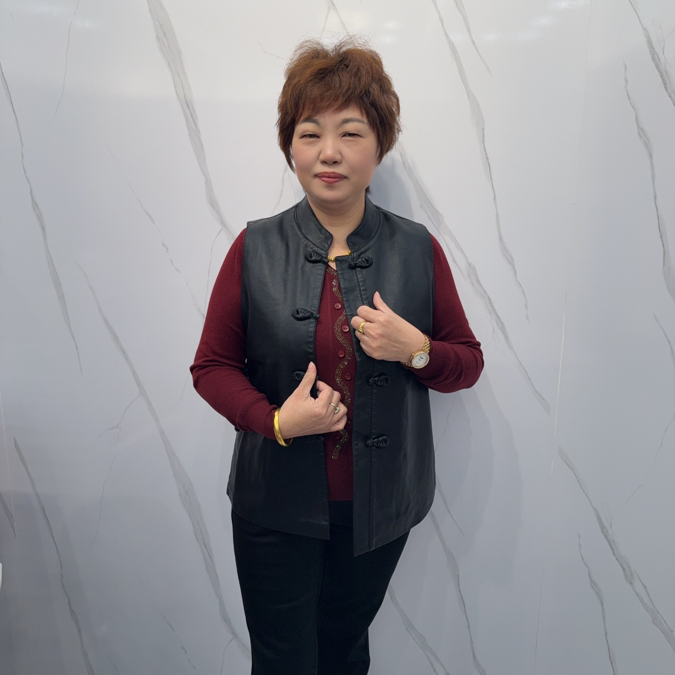 8509冬季新款新中式国风如意扣下摆开叉皮马甲