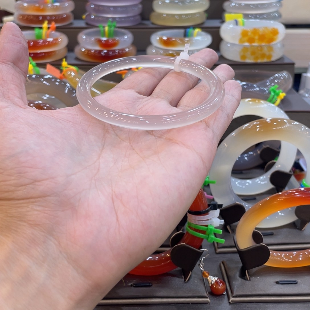 玛瑙/玉髓手镯未镶嵌