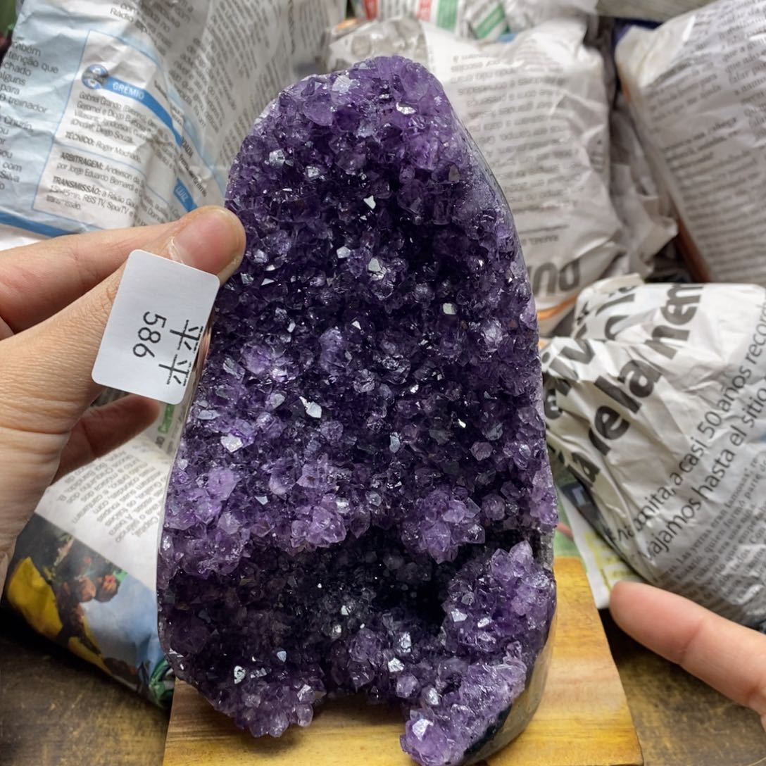 紫晶乌拉圭未镶嵌