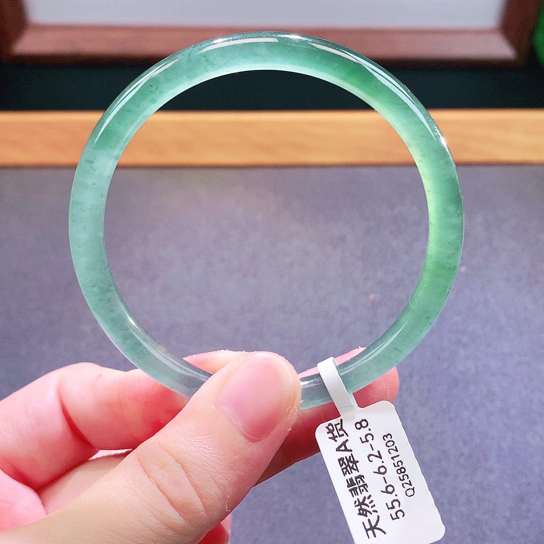 未镶嵌手镯翡翠天然翡翠