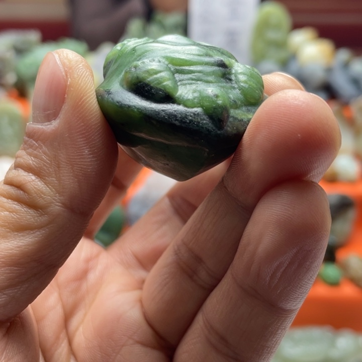 李***蝶和田玉未镶嵌挂件