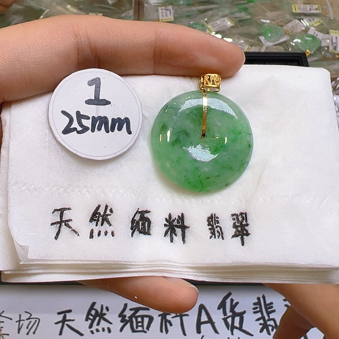 翡翠颈饰18K金镶嵌翡翠