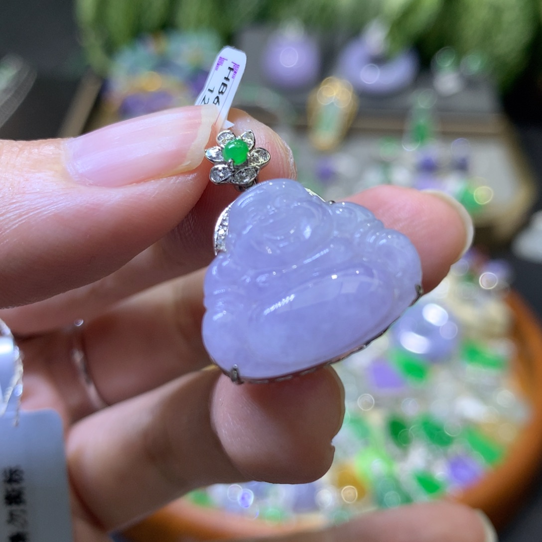 颈饰18K金镶嵌翡翠