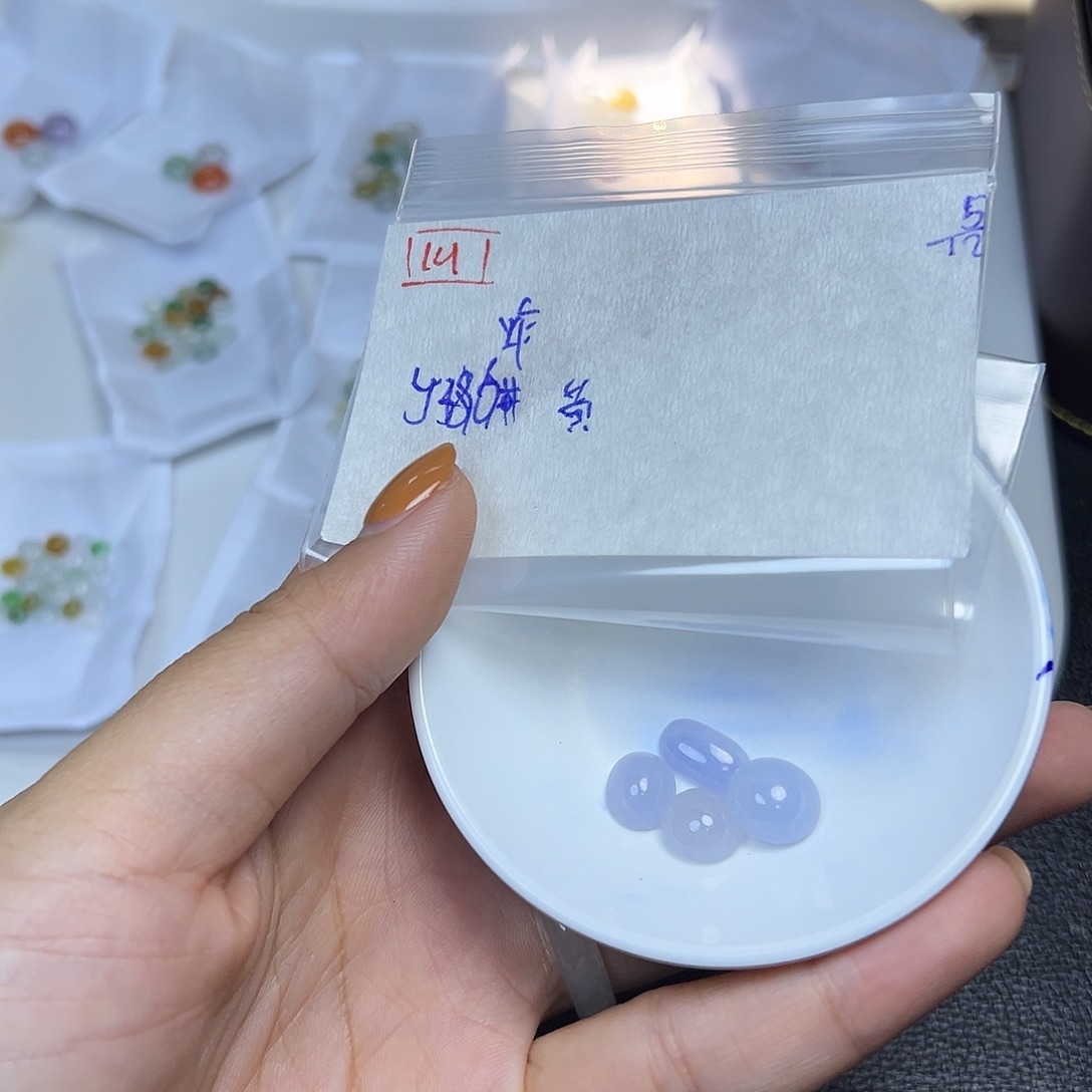 黄***燕定制翡翠未镶嵌翡翠