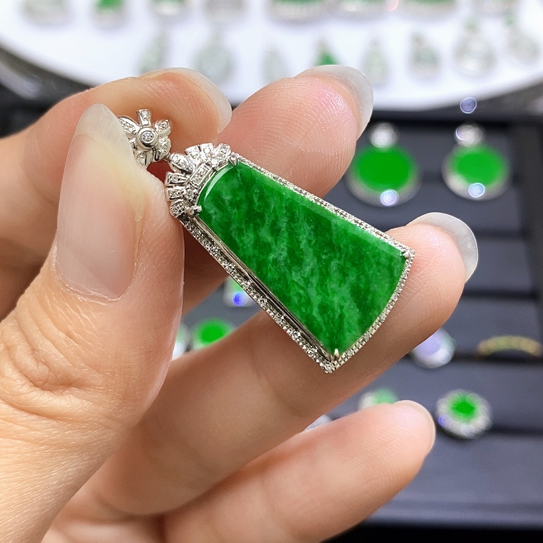 翡翠18K金镶嵌吊坠(不含链)