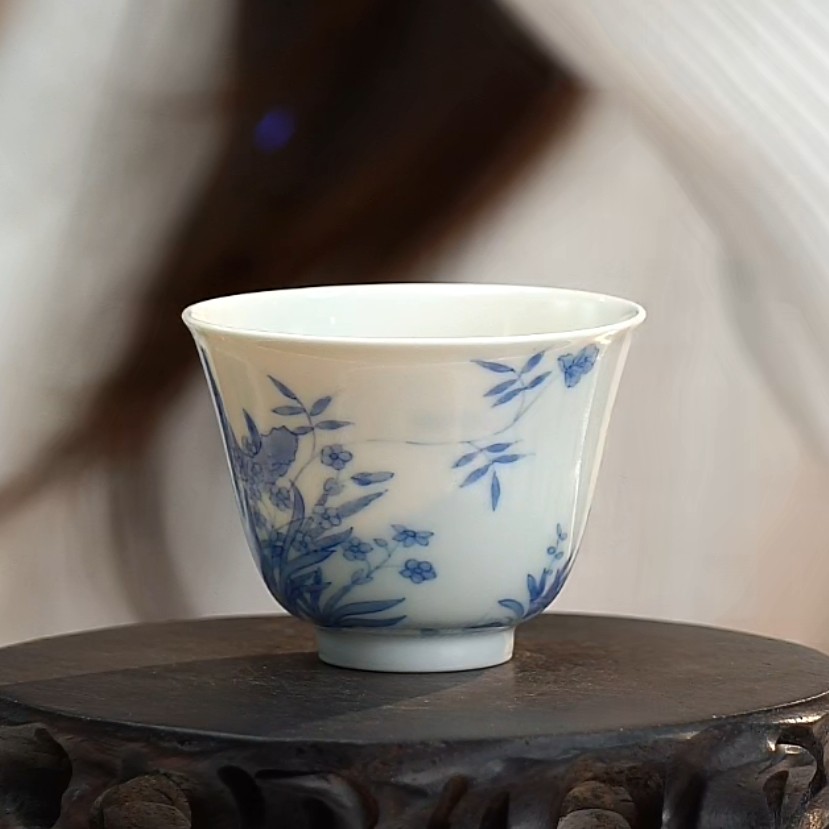 F青花洞石花卉纹铃铛杯