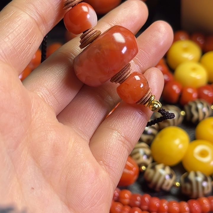 颈饰琉璃好***活琉璃……….