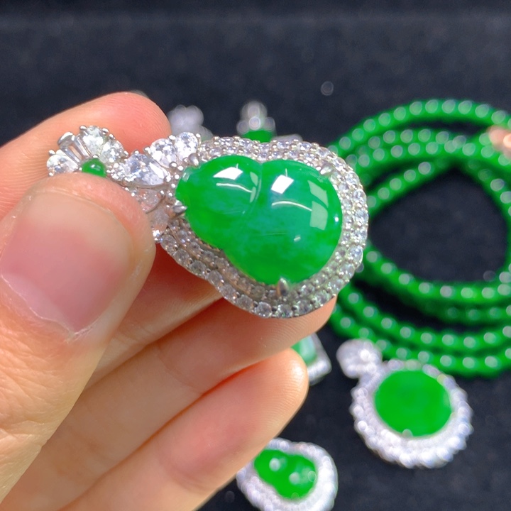 翡翠颈饰银S925镶嵌一个