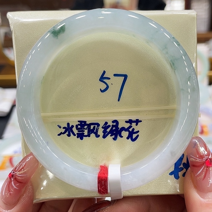 翡翠手镯未镶嵌翡翠手镯