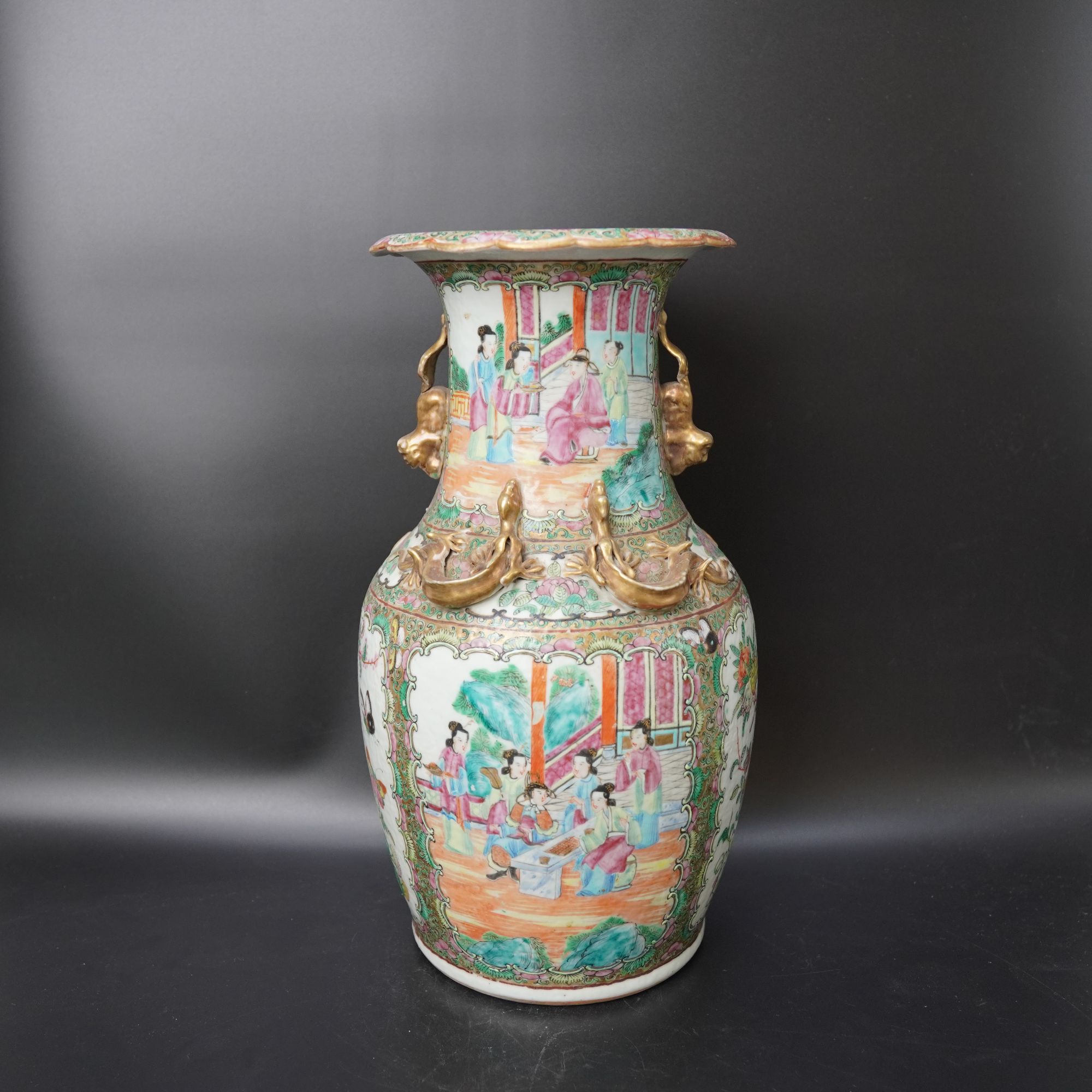 Lot.25070867清同治广彩开窗人物花鸟纹赏瓶H：约34.2