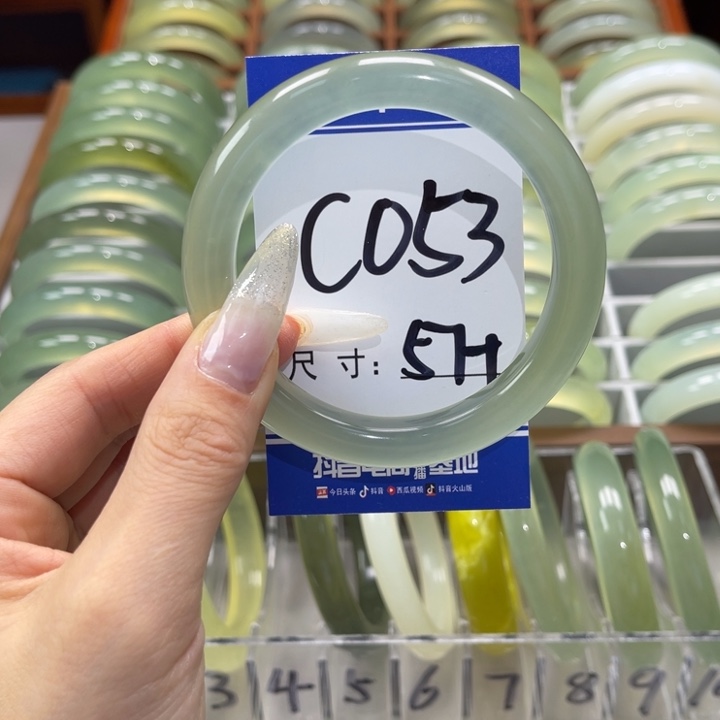 岫玉手镯未镶嵌百***?手镯