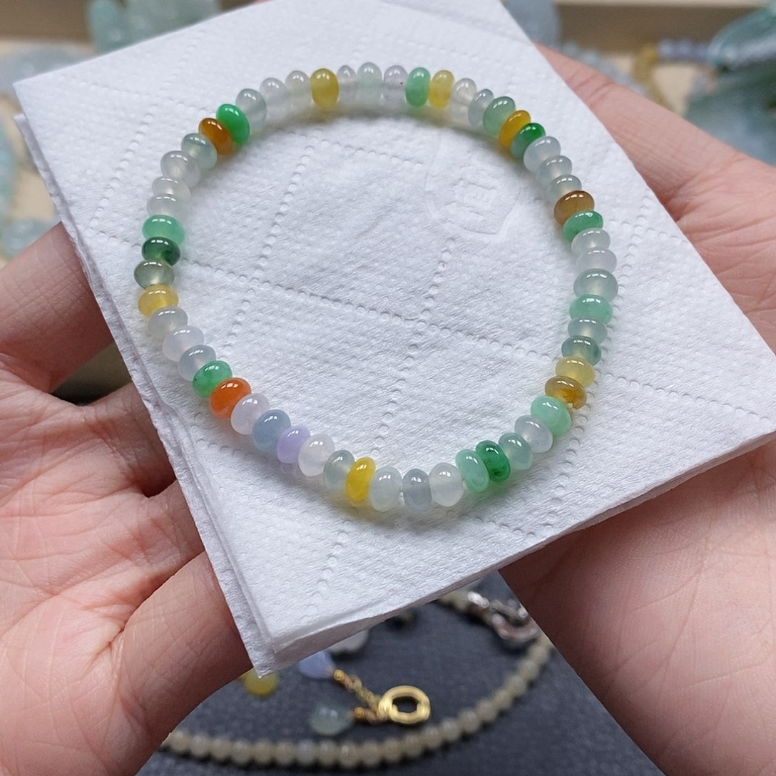 翡翠颈饰未镶嵌闪