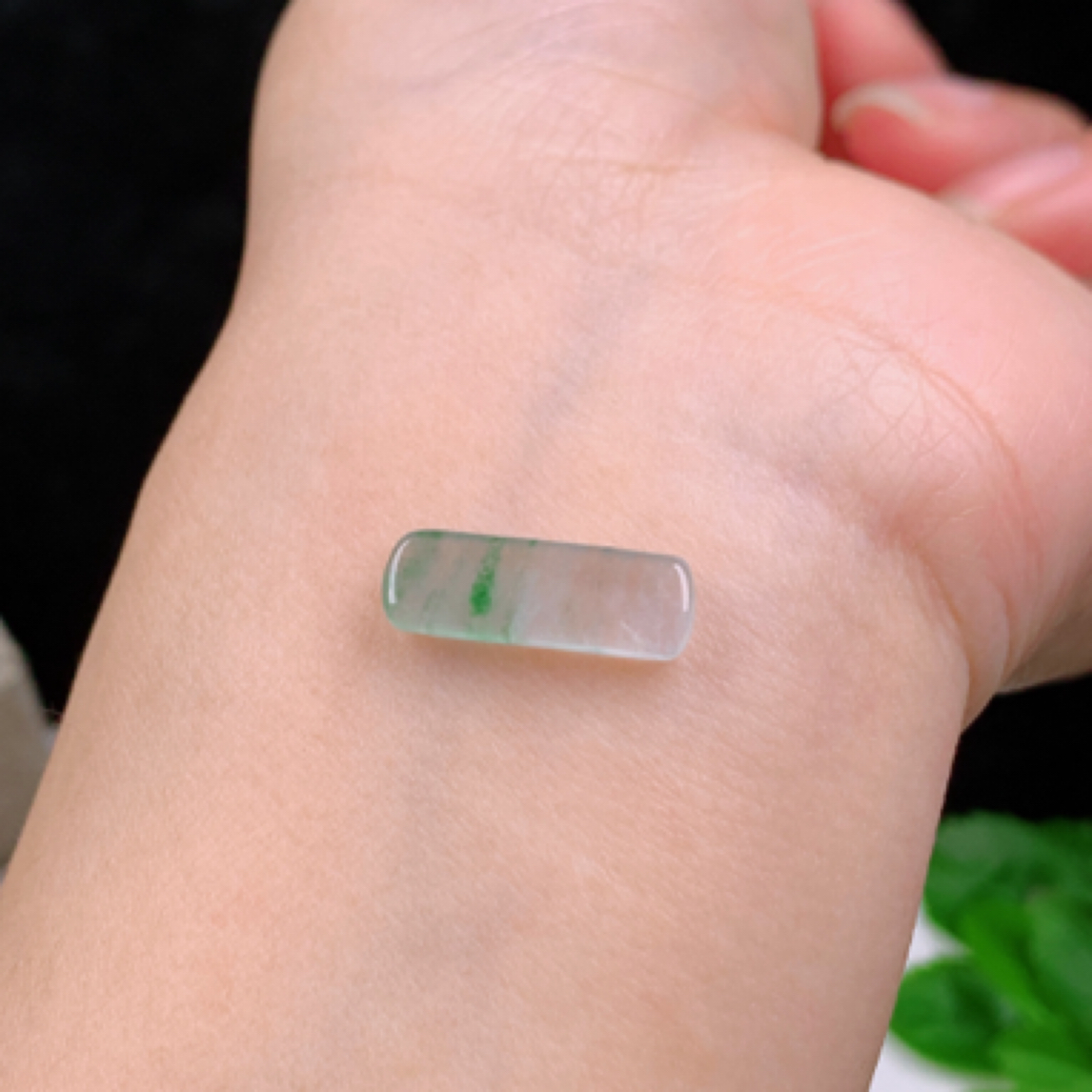 天然翡翠A货送冰透飘绿素面玉坠吊坠有内纹裸石