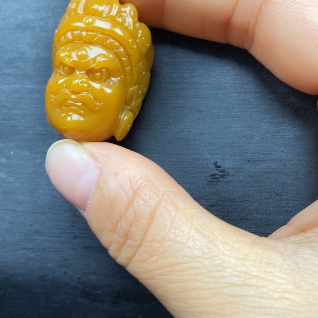 石英质玉（黄龙玉）颈饰未镶嵌