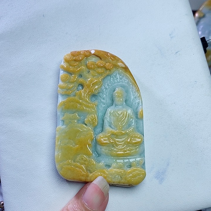 翡翠未镶嵌颈饰大日