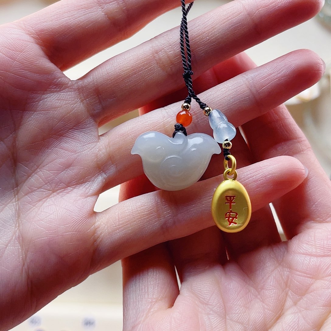 和田玉未镶嵌吊坠(赠链)