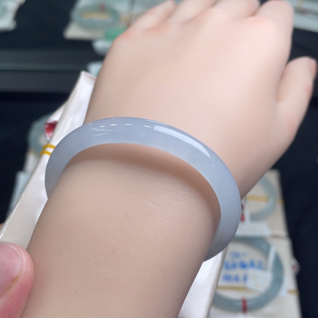 翡翠手镯未镶嵌翡翠手镯