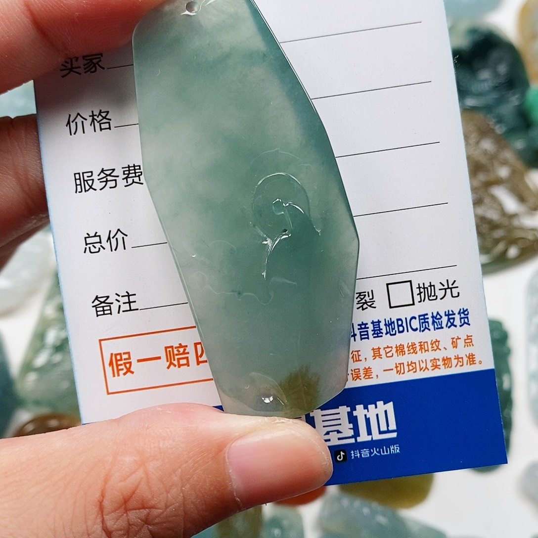 翡翠未镶嵌颈饰悟道