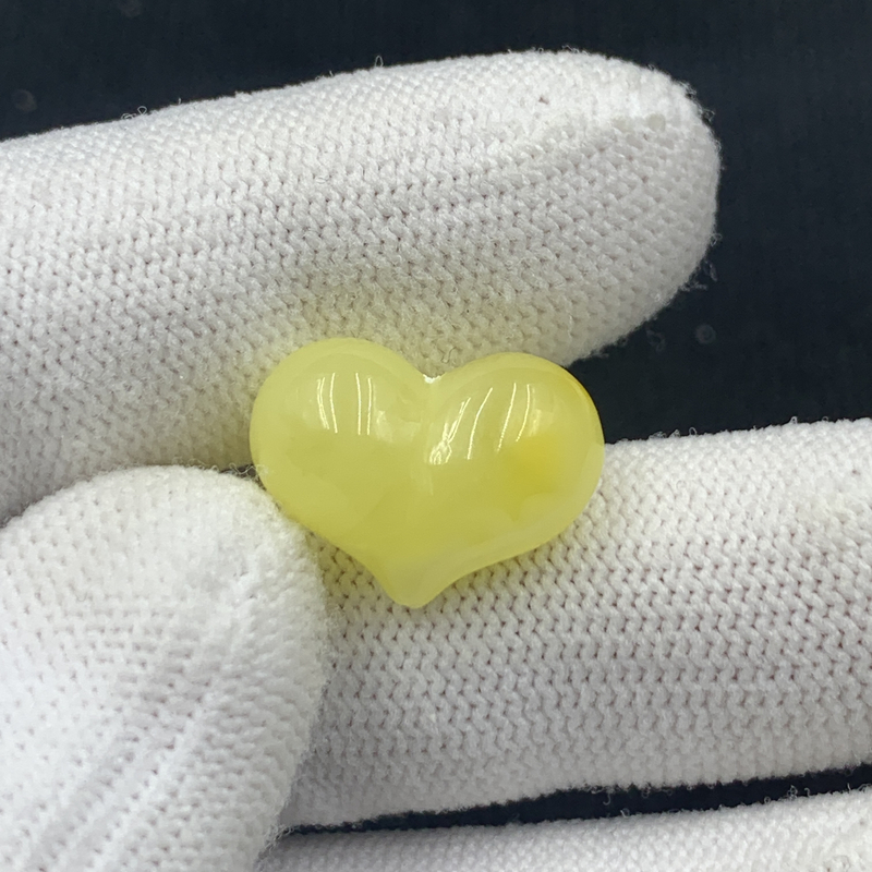 P1112保真原矿俄料尺寸18.4*13.6mm蜜蜡屁桃爱心单颗隔珠微瑕放漏