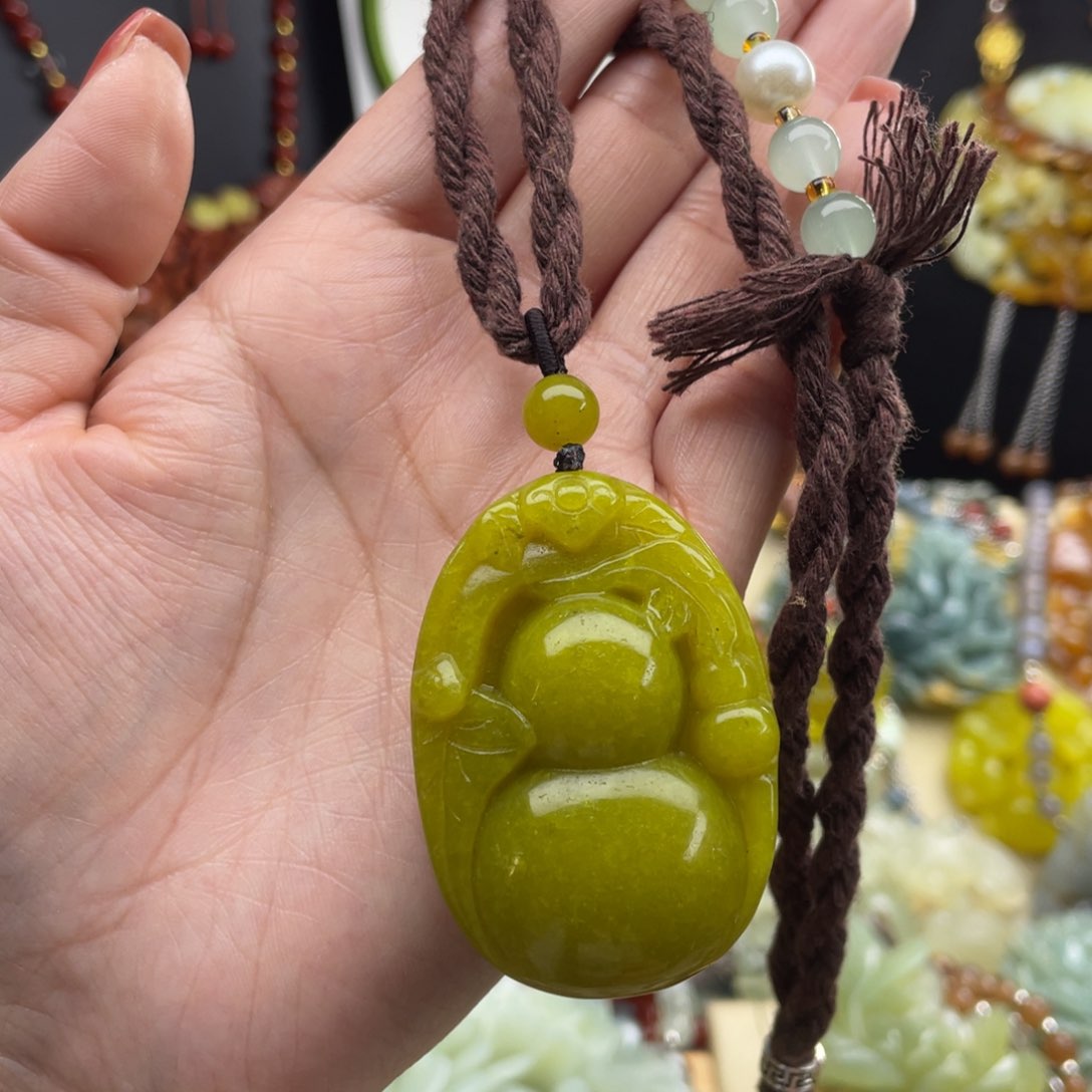 未镶嵌蛇纹石玉颈饰