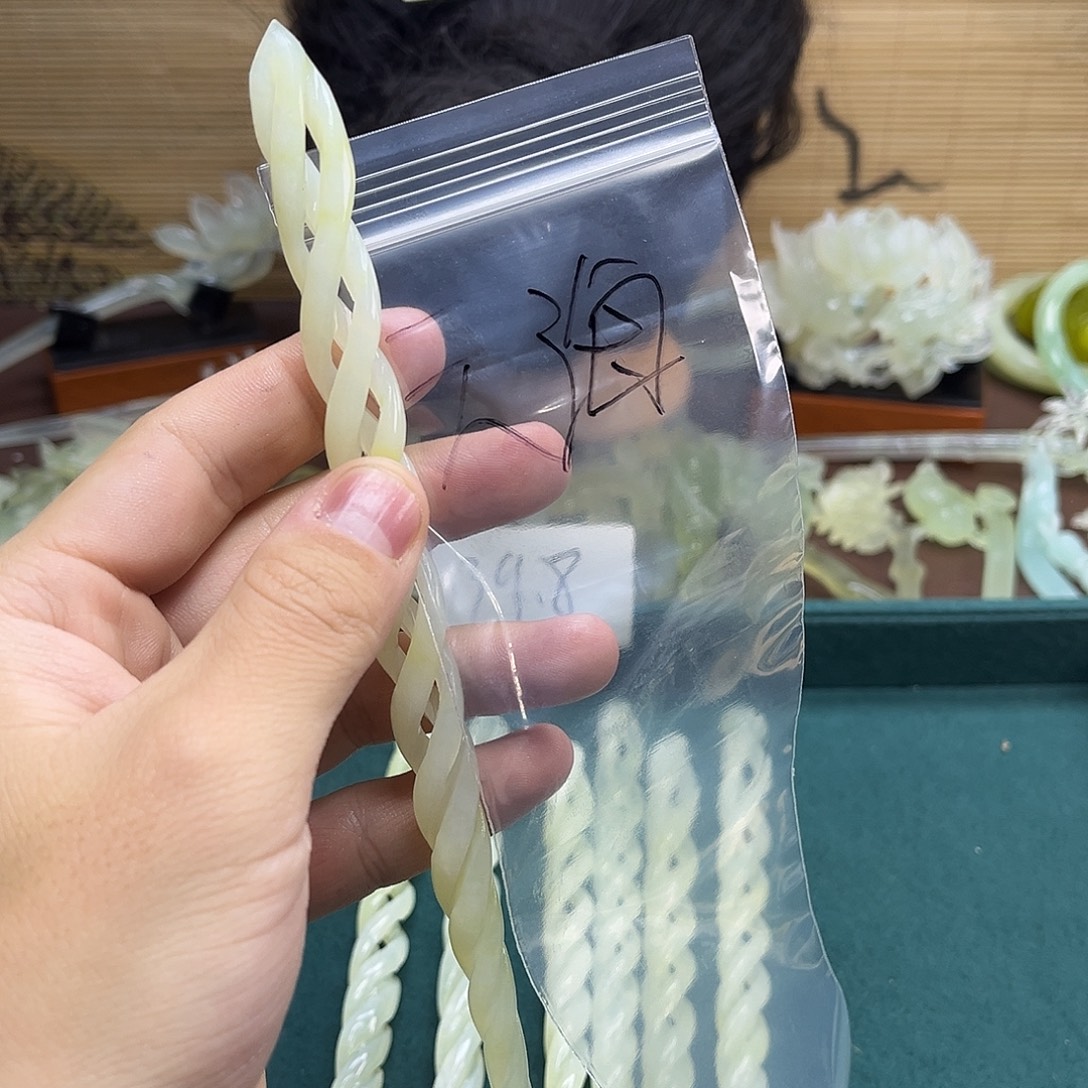 云***谷蛇纹石玉未镶嵌发饰