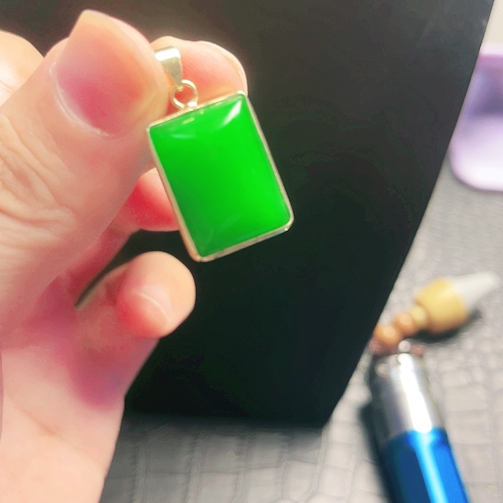 颈饰18K金镶嵌翡翠