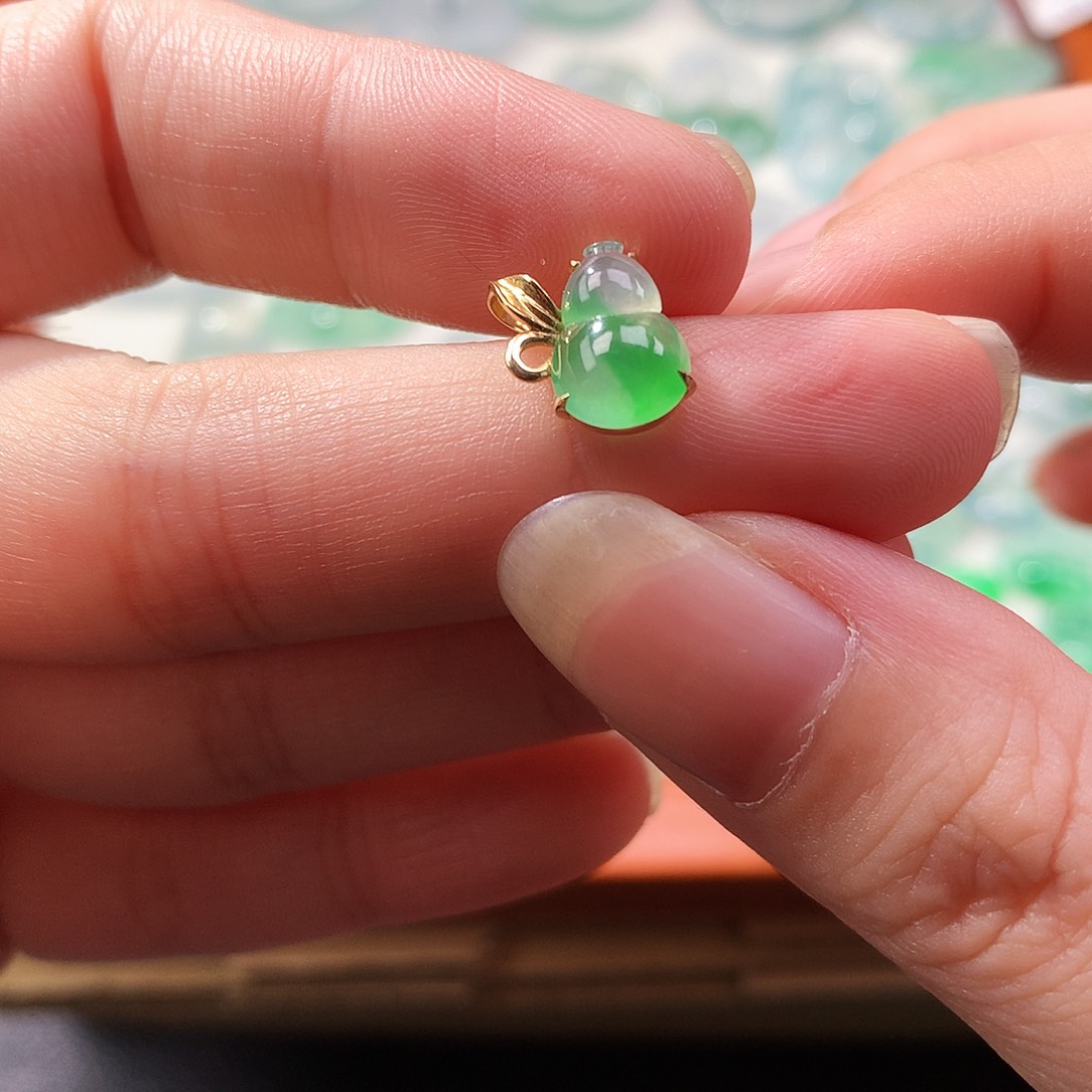 翡翠18K金镶嵌吊坠(不含链)葫芦