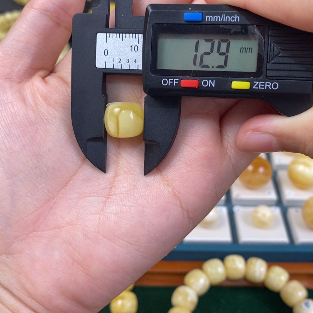 未镶嵌蜜蜡珠宝奇石