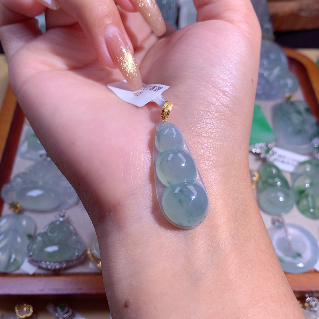 翡翠吊坠(不含链)18K金镶嵌