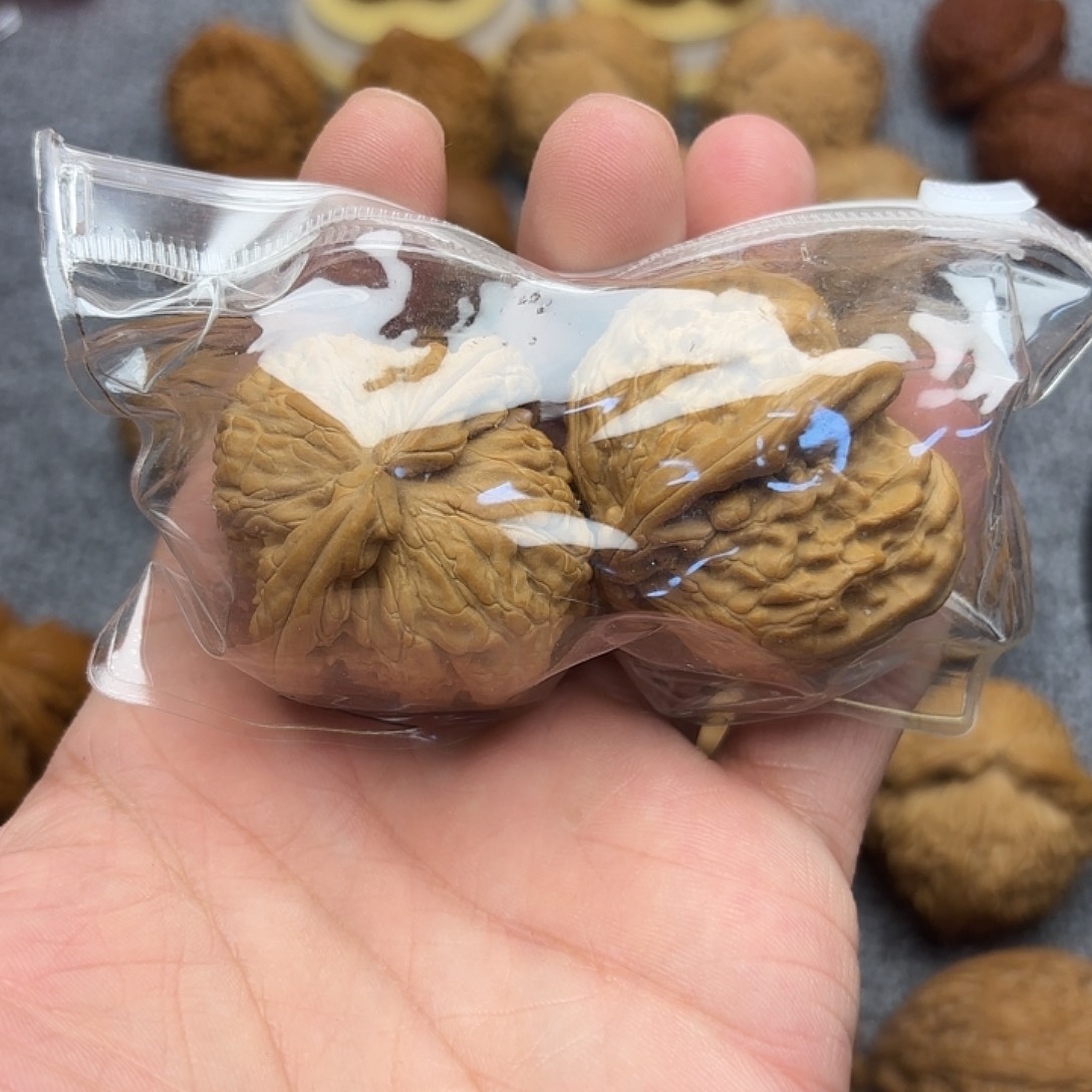 吊坠文玩核桃42尺，白狮子