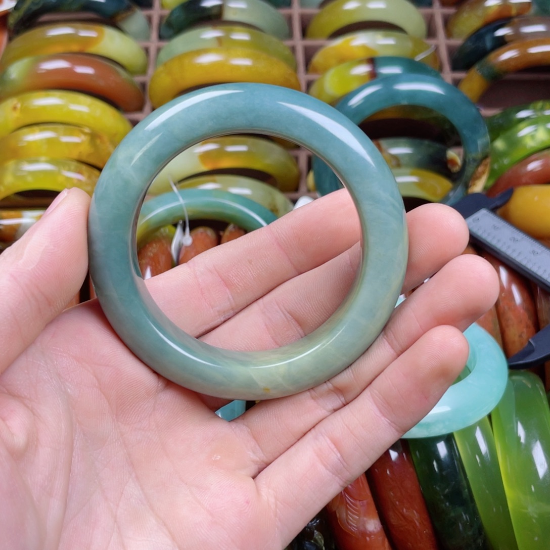 莯***菱蛇纹石玉未镶嵌手镯