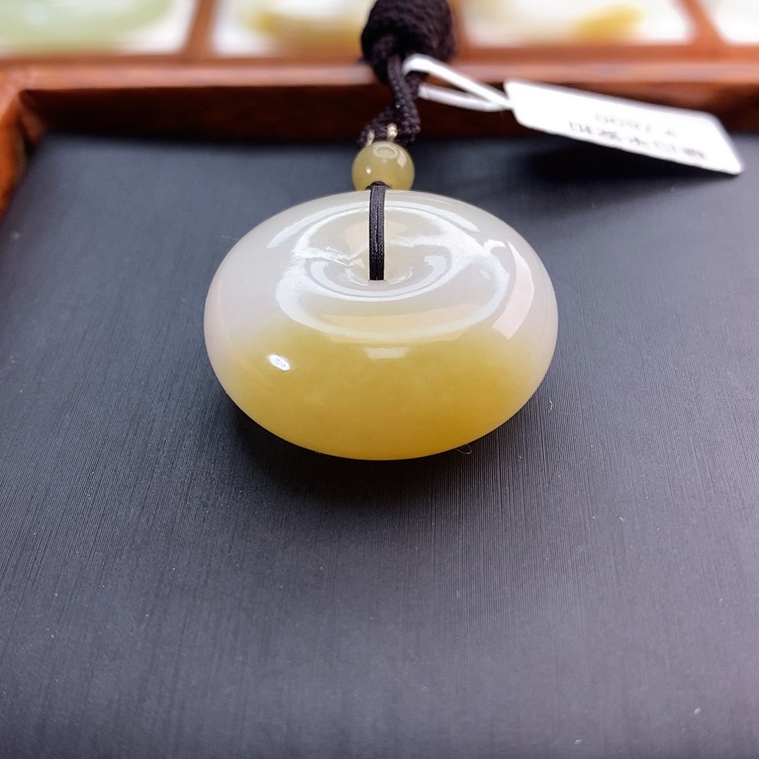和田玉（糖玉）未镶嵌颈饰
