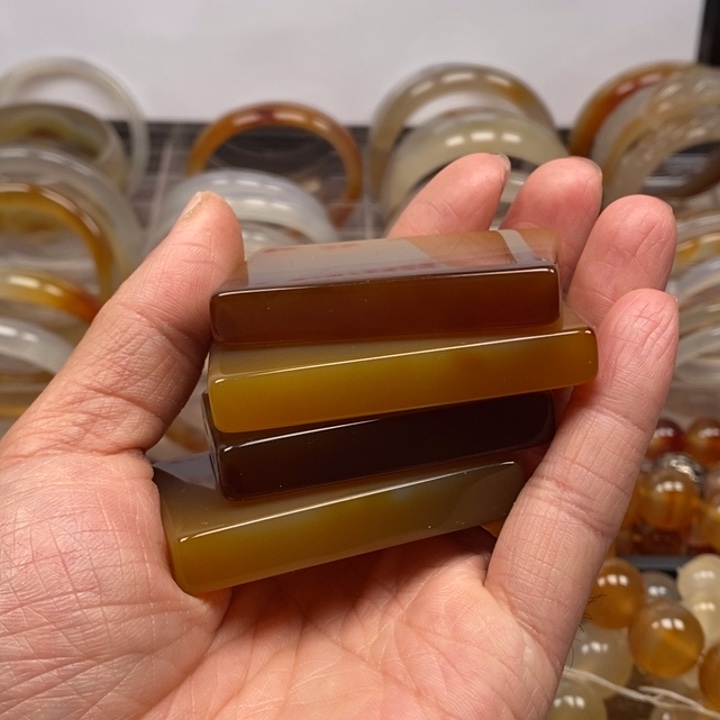 玛瑙/玉髓手串未镶嵌山**秀