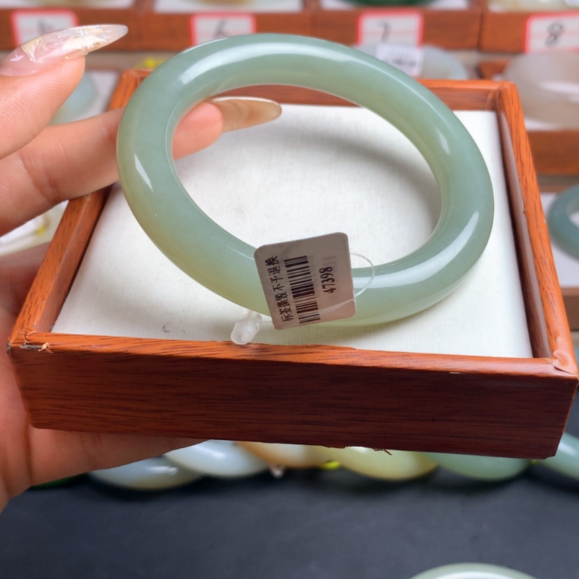 【闪购商品】和田玉手镯未镶嵌57