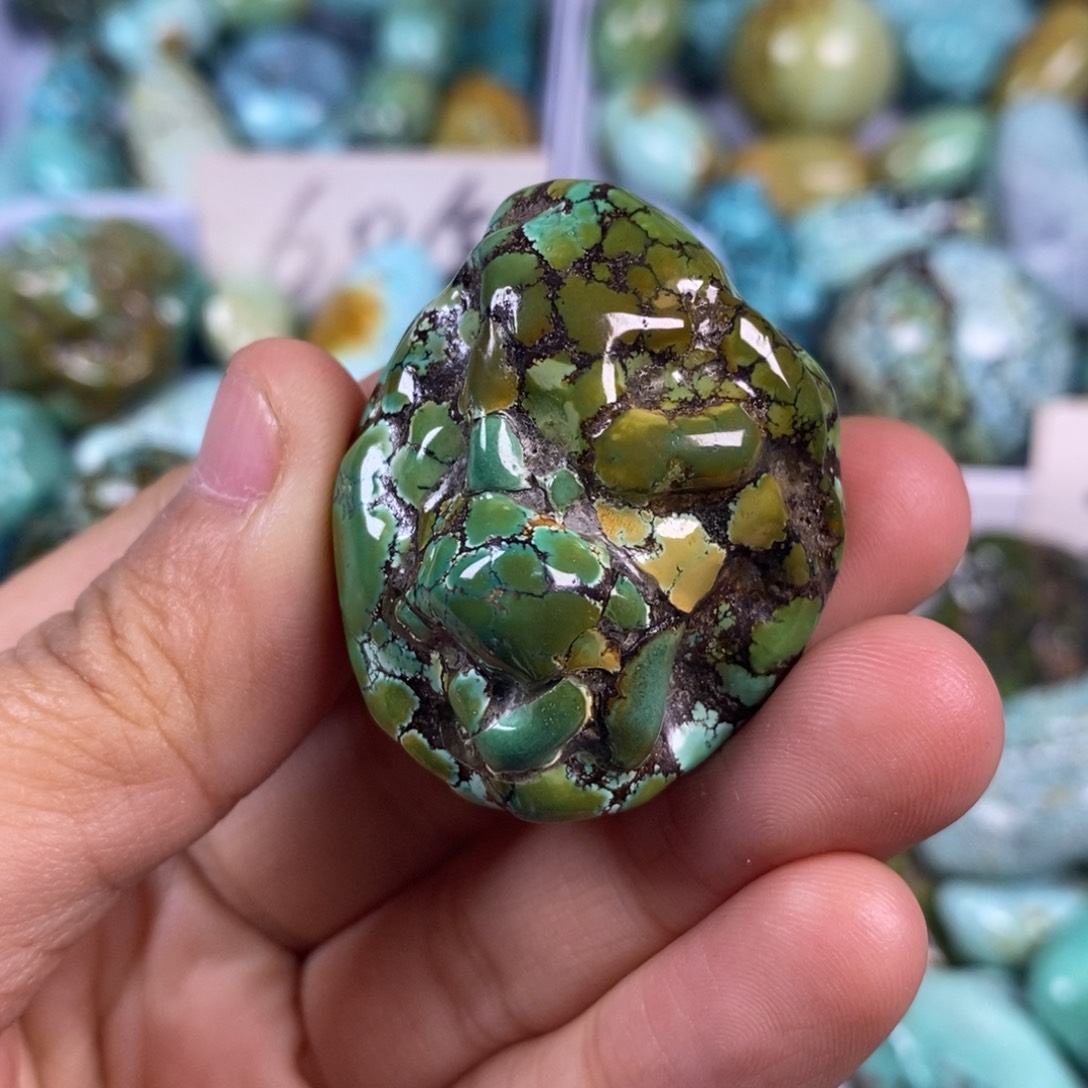 绿松石未镶嵌颈饰