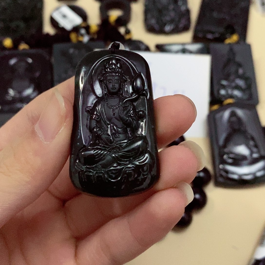 翡翠挂件未镶嵌翡翠