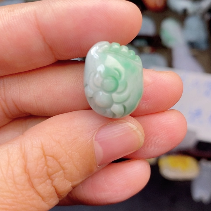 翡翠颈饰未镶嵌脚丫