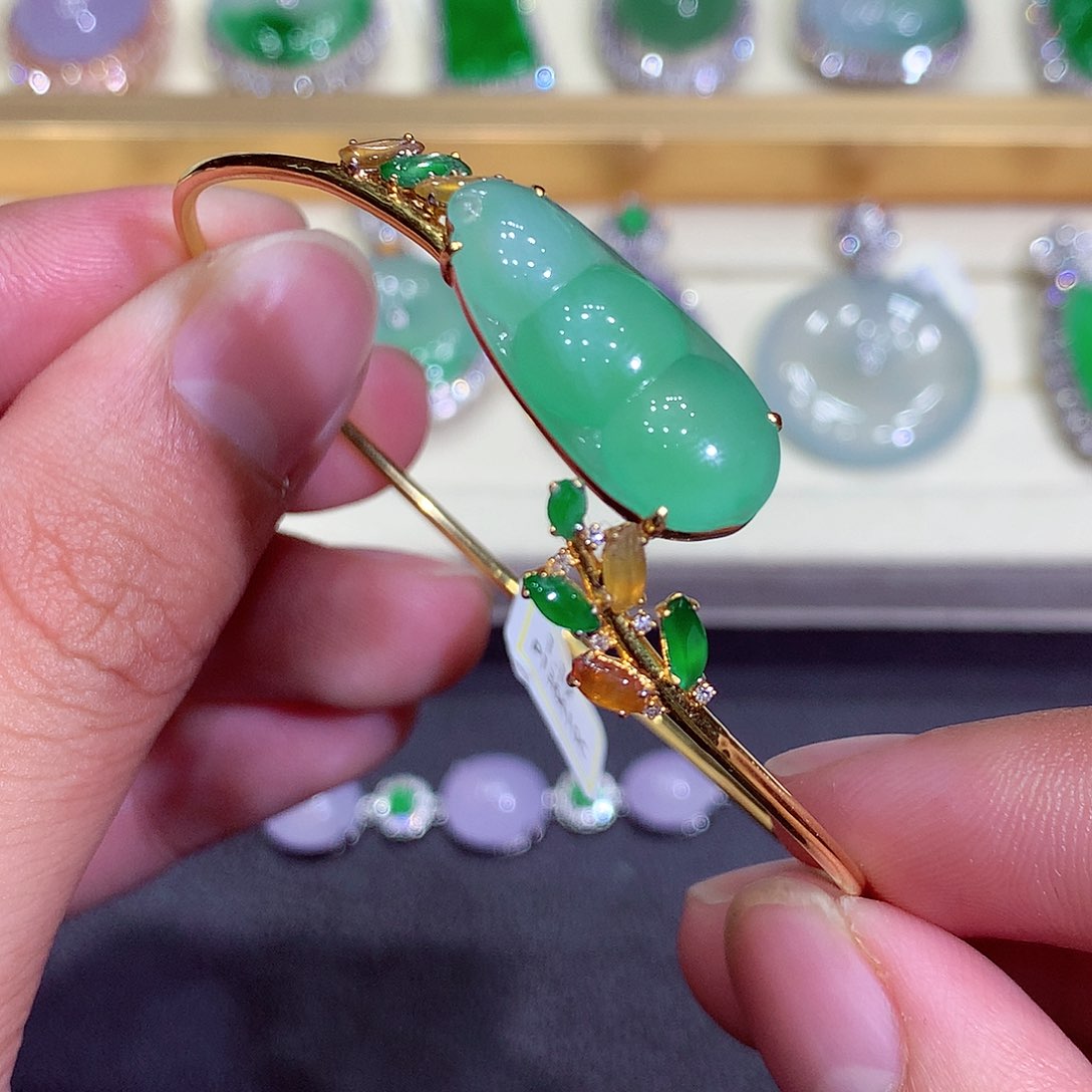 翡翠吊坠(不含链)18K金镶嵌