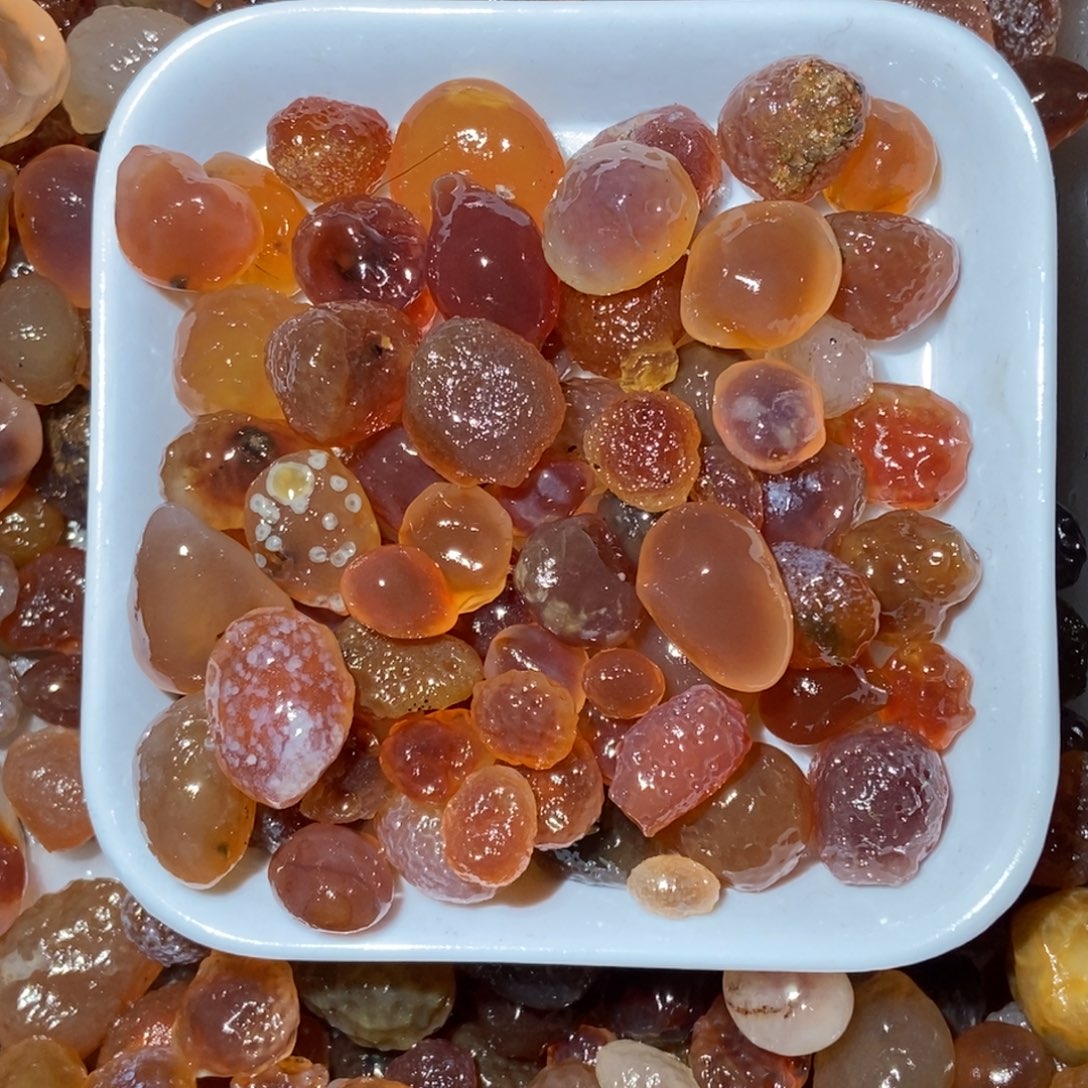 鸡***2200g的糖心花盆石