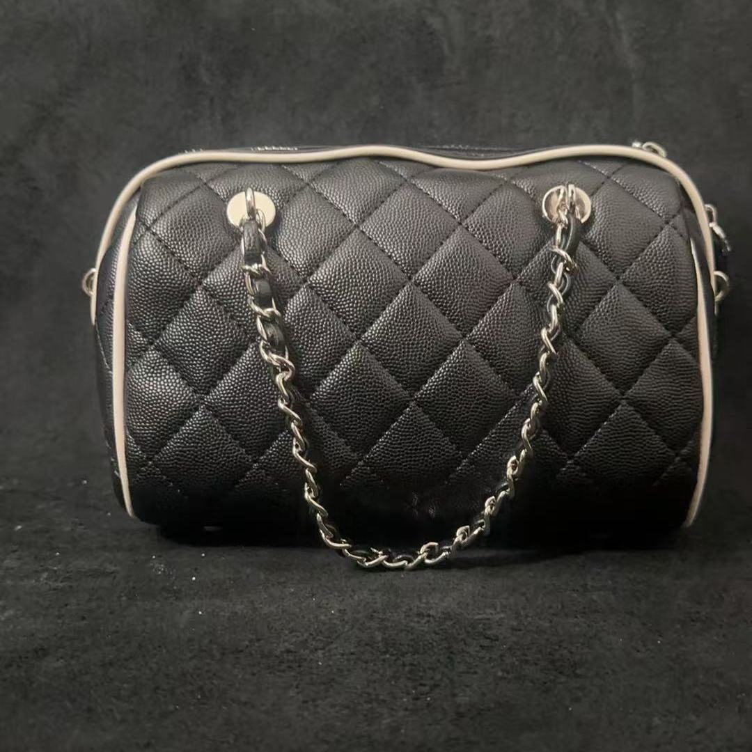 LQ-WITH-QUEEN真皮女包枕保黑色-鱼1白边0506